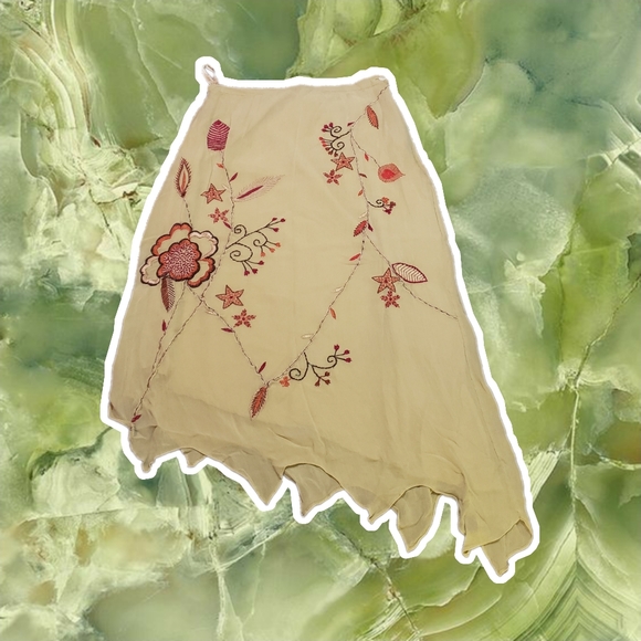 Vintages skirt with pretty flower embroidery. - Picture 2 of 4